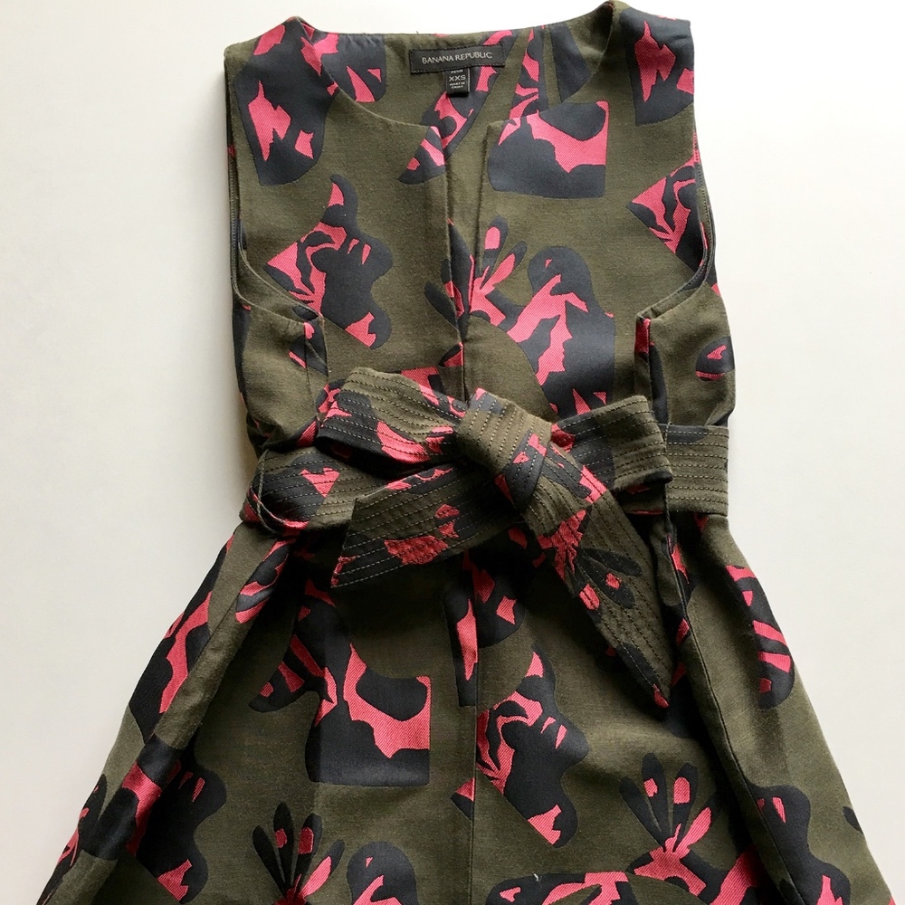 Banana Republic Sleeveless Blouse